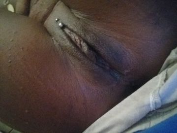Olá me chamo perola,  sou morena magrinha bem safadinha educada que adora trocar um papo. 
