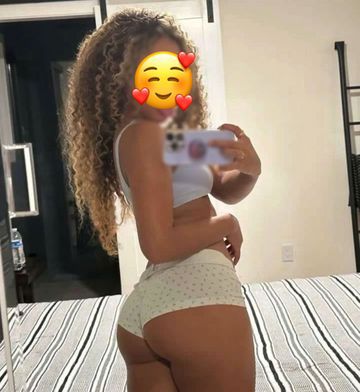Olá ! Me chamo Nicole, sou uma branquinha cacheada, rostinho delicado e bem simpática. Venha me conhecer!!!