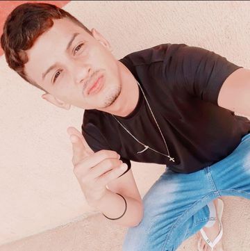 Olá! Me chamo Thomas e estou aqui de agem. Venha comigo sentir o ápice do prazer e desfrutar do melhor que um garoto pode lhe oferecer... te aguardo...