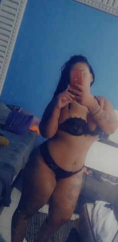 Oi tudo bem como vai me chamo Patrícia tenho 27 anos tenho seios grandes deixo chupar deixo também fazer uma espanhola bem gostoso sentir seu pau bem perto da minha boca e chupando ele bem gostoso pensa você colocando ando nos meus seios e ao mesmo tempo eu chupando bem gostoso deixando ele bem babado hummm que delícia... Faço anal e Vaginal em todas as posições. Gosto que bem por de cima de mim e sentir todo meu corpo me beijando e acariciando. Me pega de quatro e você vai olhando minha bunda e o seu pau entrando bem gostoso.... Vem vamos fazer um amor bem gostoso vem relaxar comigo vem ser meu parceiro de Prazer ... Deixo você chupar ela todinha se deliciar vem tirar todo o seu stress do dia a dia comigo vamos esquecer de tudo...

Se ficou alguma dúvida me chama tá bom Bjs..
