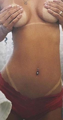 Olá amores afim de relaxa gostoso com uma menina magrinha morena e safadinha ?! estou aqui pra realizar seus desejos e relaxar venha  me conhecer 