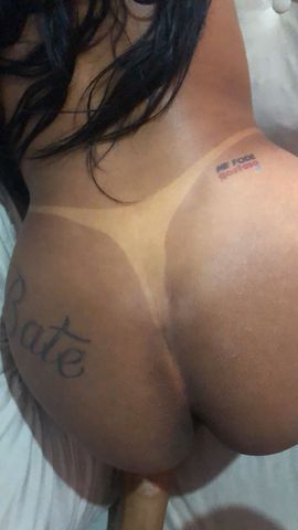 Safadinha bronzeada adora leva rola atendo local e motel tbem
